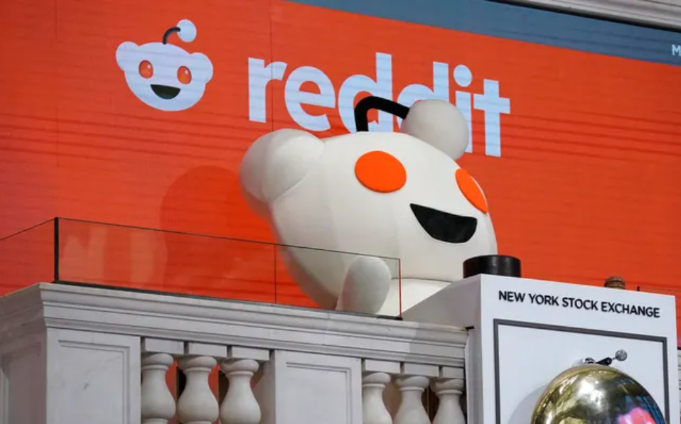 Reddit mascot on podium