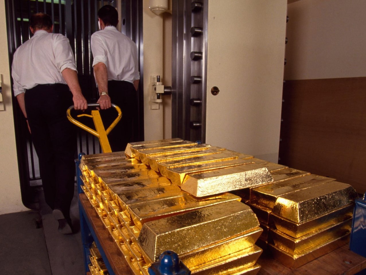 Poland Considers Hidden Gold-Fueled Defense Moves