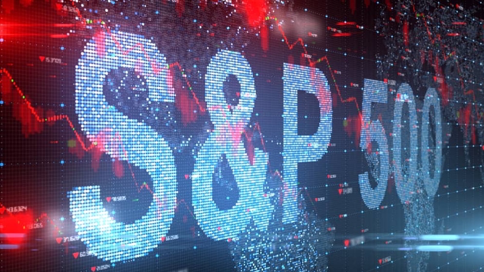 S&P 500 valuation risk and sentiment crash