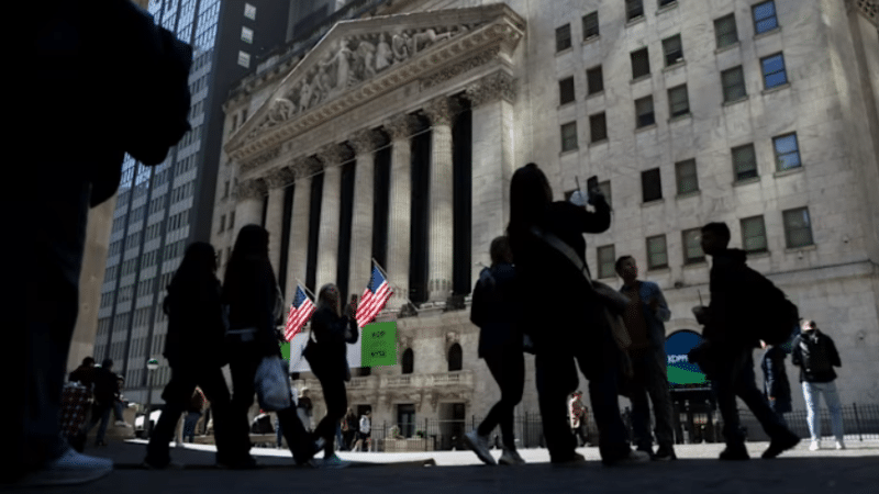 Investors turn attention to strong Wall Street earnings and bet on swift end to war