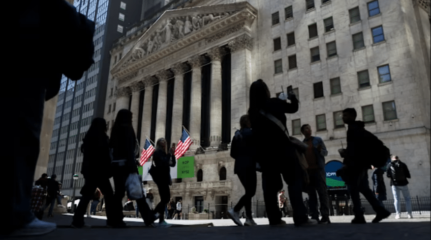 Investors turn attention to strong Wall Street earnings and bet on swift end to war