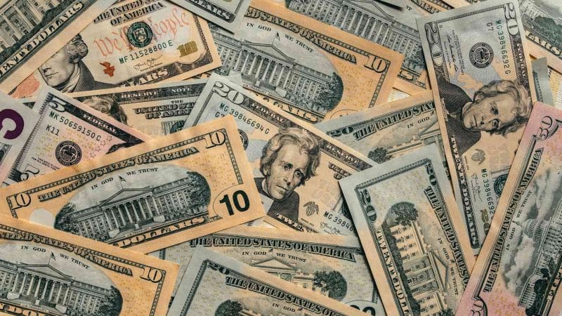 De-Dollarization Trade Family Offices Shift USD Exposure Cuts Wealthy Investors Diversify