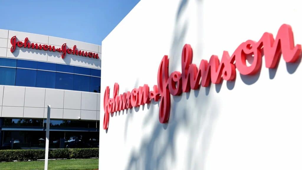 Johnson & Johnson headquarters as the Johnson & Johnson talc settlement outlines Johnson & Johnson talc settlement payout, Johnson & Johnson payout eligibility, who qualifies for Johnson and Johnson settlement, and the talcum powder lawsuit.