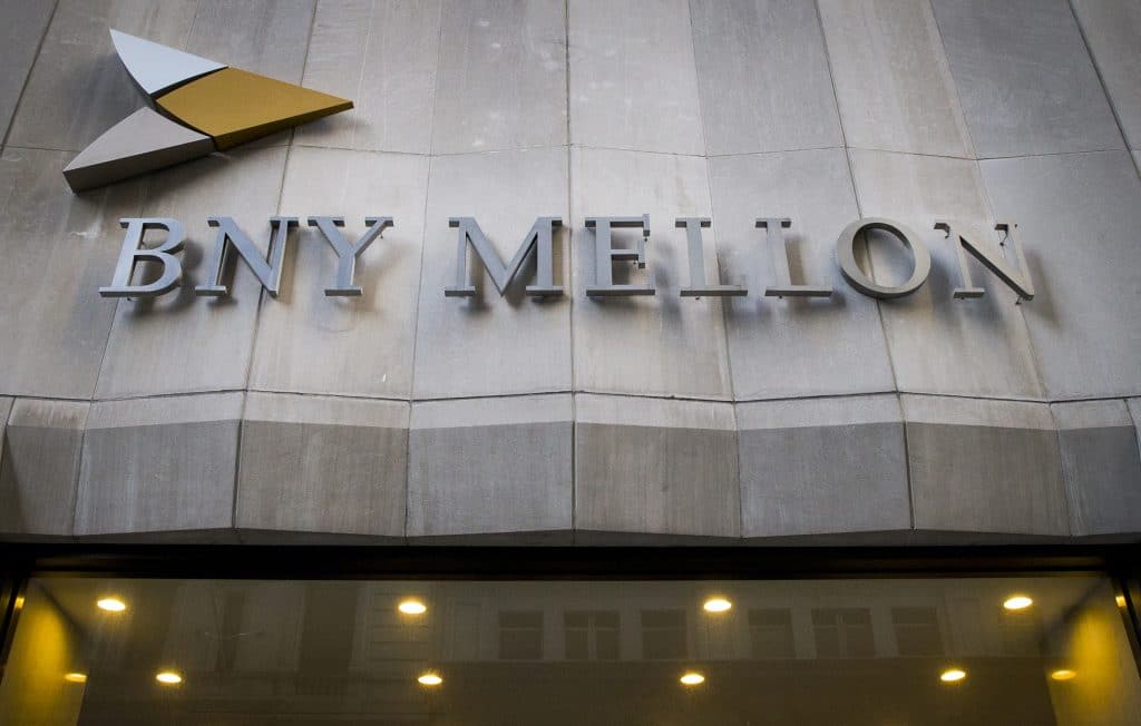 BNY Mellon crypto expands with Ripple RLUSD for 24/7 Treasury settlement.