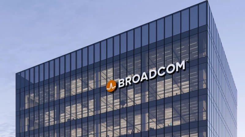 Broadcom custom AI chips2 Microsoft Maia 300 AVGO Q3 earnings In house AI silicon Custom chip supply chain