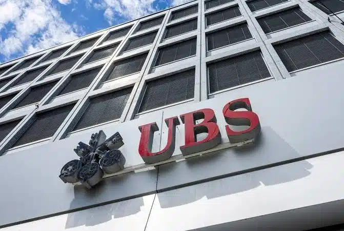 UBS LOGO ON A BUILDING